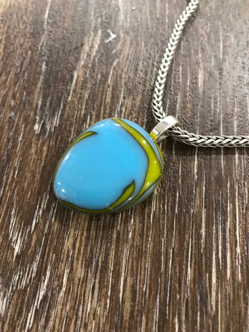 Aqua Blau & Gelb Geschmolzenes Glas Anhänger, Glaskunst Schmuck, Mehrfarbiger Schmuckzubehör, Schmuck Aqua Blau & Gelb Geschmolzenes Glas Anhänger, Glaskunst Schmuck, Mehrfarbiger Schmuckzubehör, Schmuck von MidwayMercantileCo