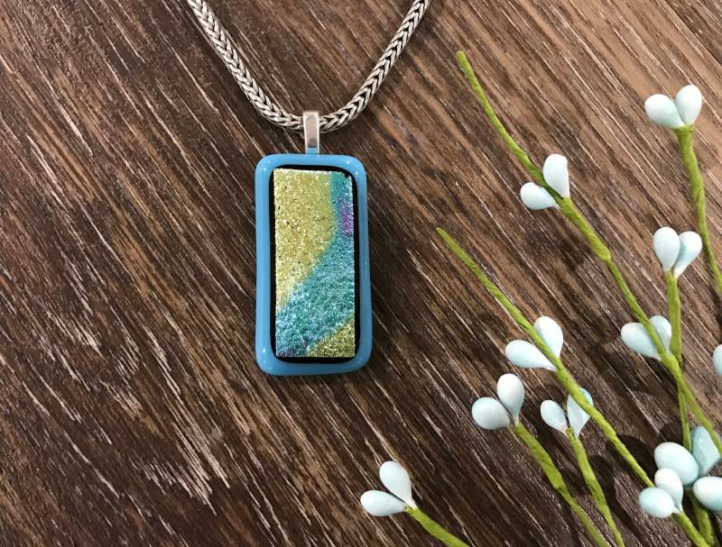 Aqua Blue Dichroic Glasanhänger, Blauer Brautschmuck, Schmuckzubehör, Glasanhänger-Halskette, Hochzeitsgeschenk, Einzigartiger Schmuck Aqua Blue Dichroic Glasanhänger, Blauer Brautschmuck, Schmuckzubehör, Glasanhänger-Halskette, Hochzeitsgeschenk, Einzigartiger Schmuck von MidwayMercantileCo