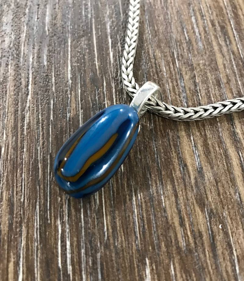 Blau Orange Geschmolzenes Glas Anhänger, Unisex Anhänger Für Halskette, Herren Schmuck, Damen Mode-Accessoire, Männer Blau Orange Geschmolzenes Glas Anhänger, Unisex Anhänger Für Halskette, Herren Schmuck, Damen Mode-Accessoire, Männer von MidwayMercantileCo