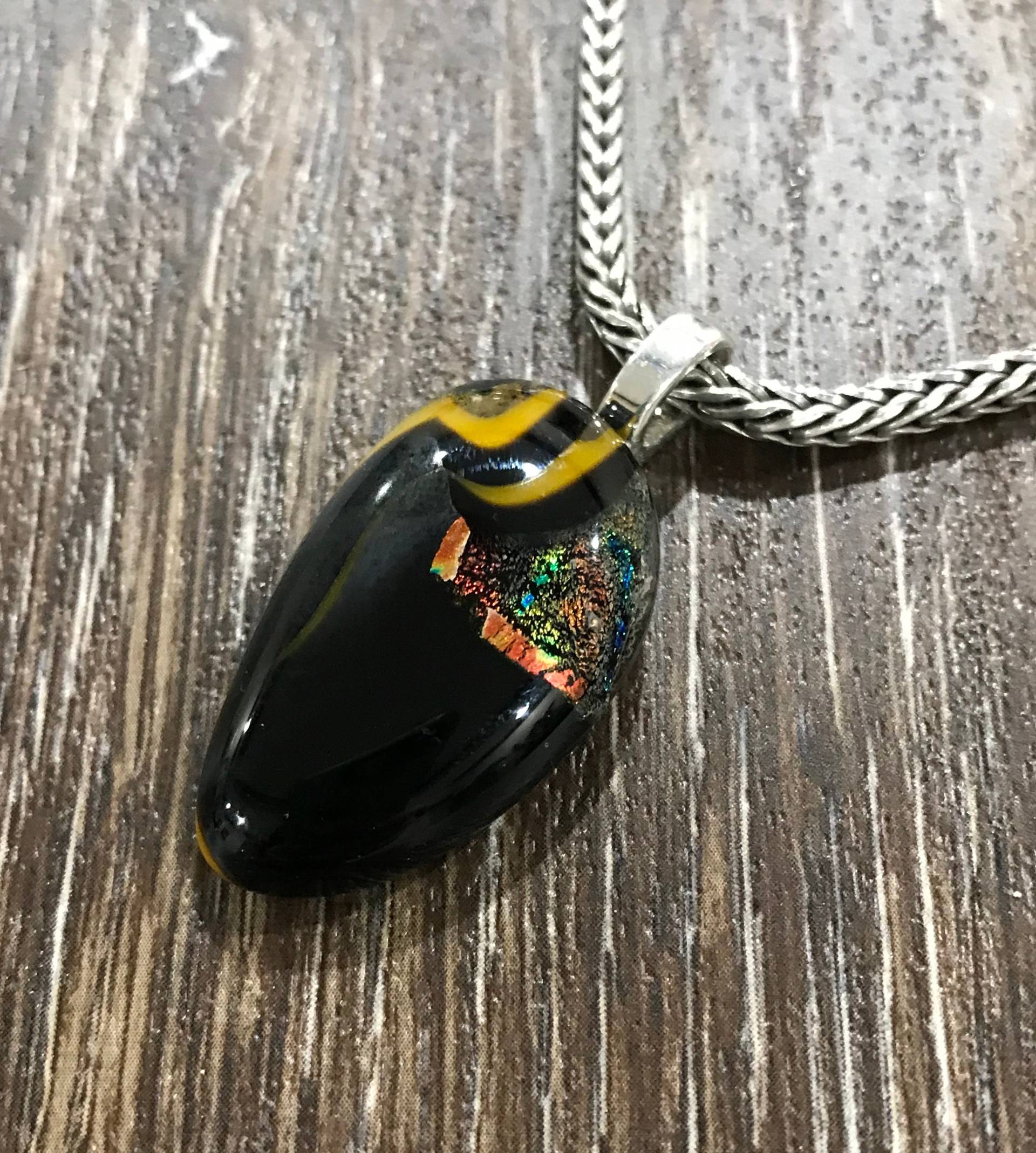Dichroic Anhänger Aus Geschmolzenem Glas, Schwarz & Gelb, Schmuckzubehör, Trauzeugen Geschenk, Geschenk Für Freund, Schwarzer Anhänger, Illusion Dichroic Anhänger Aus Geschmolzenem Glas, Schwarz & Gelb, Schmuckzubehör, Trauzeugen Geschenk, Geschenk Für Freund, Schwarzer Anhänger, Illusion von MidwayMercantileCo