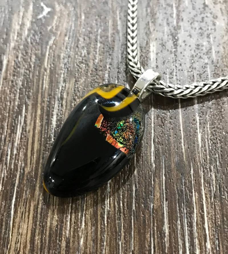 Dichroic Anhänger Aus Geschmolzenem Glas, Schwarz & Gelb, Schmuckzubehör, Trauzeugen Geschenk, Geschenk Für Freund, Schwarzer Anhänger, Illusion von MidwayMercantileCo
