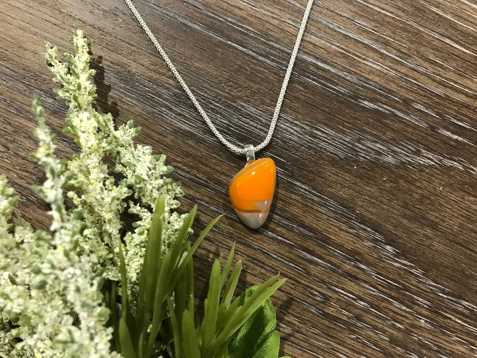 Dichroic Glas Anhänger, Orange Fusing Einfacher Punkt Boho Schmuck, Handgemachter Anhänger Für Halskette Dichroic Glas Anhänger, Orange Fusing Einfacher Punkt Boho Schmuck, Handgemachter Anhänger Für Halskette von MidwayMercantileCo