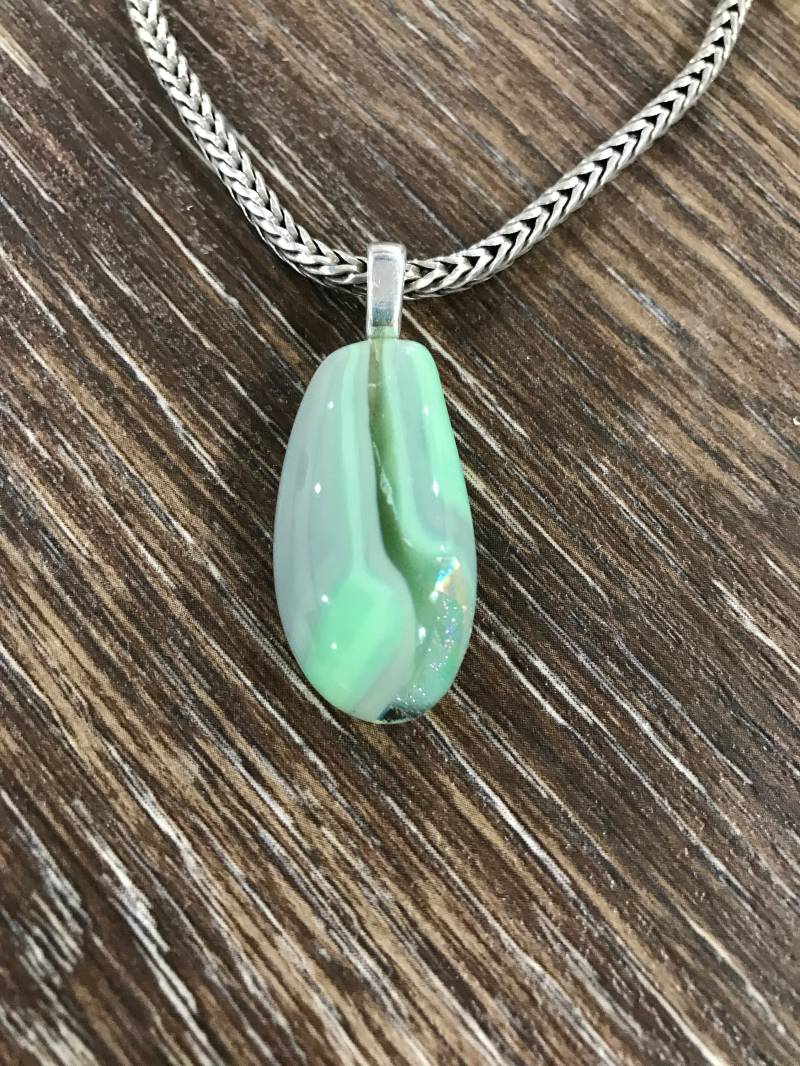 Grau & Minze Grün Dichroic Geschmolzenes Glas Anhänger, Boho Schmuck, Elegante Schmuck Geschenke, Geschenkideen Für Mutter, Brautjungfer Grau & Minze Grün Dichroic Geschmolzenes Glas Anhänger, Boho Schmuck, Elegante Schmuck Geschenke, Geschenkideen Für Mutter, Brautjungfer von MidwayMercantileCo