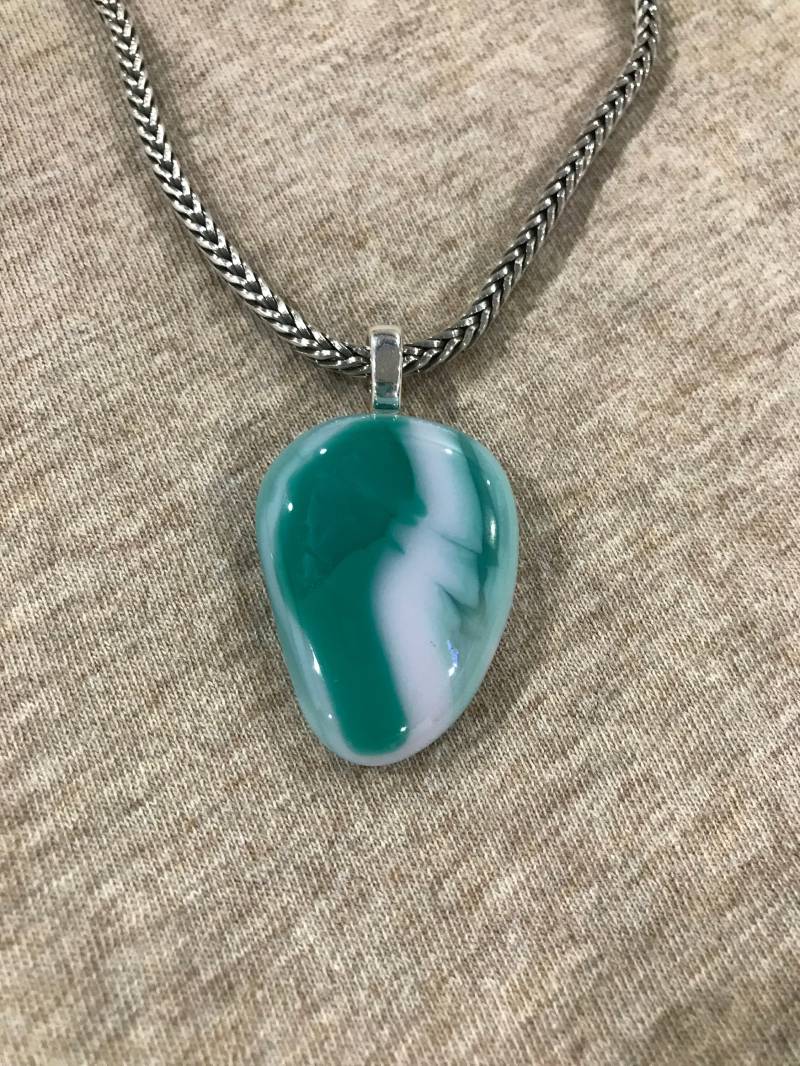 Grün & Hellrosa Geschmolzene Glas Anhänger, Mehrfarbige Anhänger Halskette, Für Ketten, Seeglas Grün & Hellrosa Geschmolzene Glas Anhänger, Mehrfarbige Anhänger Halskette, Für Ketten, Seeglas von MidwayMercantileCo