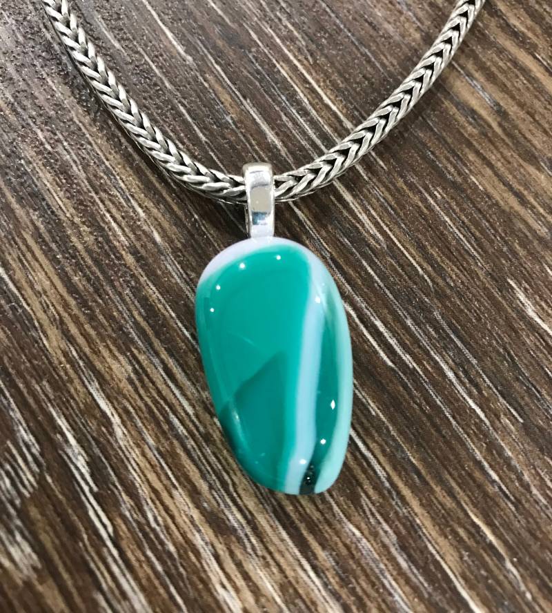 Grün & Rosa Anhänger, Geschmolzener Glas Halskette, Schmuck, Geschenk Für Ihn, Schmuck Sie von MidwayMercantileCo