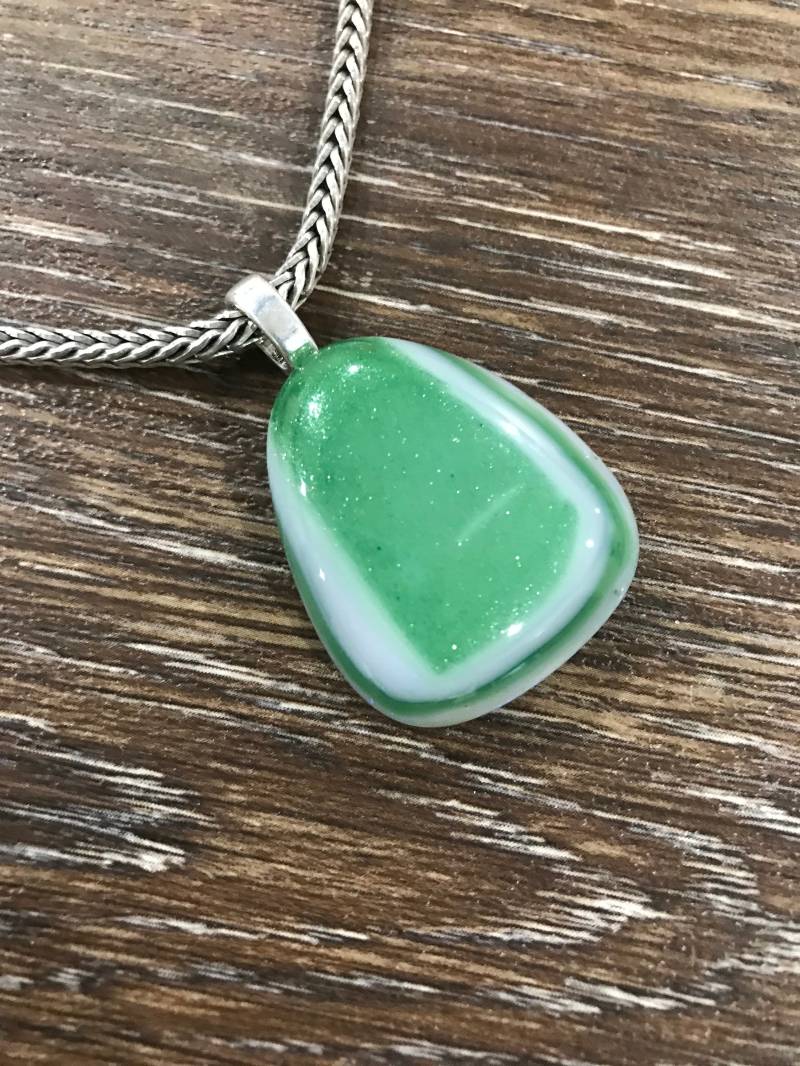 Grüner Aventurin Und Rosa Geschmolzener Glasanhänger, Frühlingsschmuck, Hellrosa Anhänger, Glaskunst, Beste Freundin Geschenk, Damenmode-Accessoire Grüner Aventurin Und Rosa Geschmolzener Glasanhänger, Frühlingsschmuck, Hellrosa Anhänger, Glaskunst, Beste Freundin Geschenk, Damenmode-Accessoire von MidwayMercantileCo