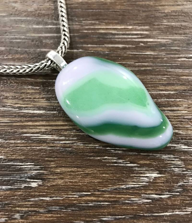 Grüner Aventurin & Rosa Geschmolzenes Glas Anhänger, Mehrfarbiger Frühling Schmuck, Earthy Day Lehrer Geschenk, Damenmode-Accessoire Grüner Aventurin & Rosa Geschmolzenes Glas Anhänger, Mehrfarbiger Frühling Schmuck, Earthy Day Lehrer Geschenk, Damenmode-Accessoire von MidwayMercantileCo