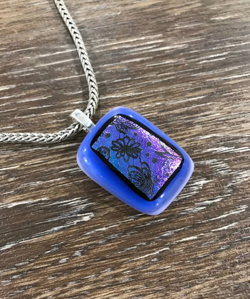 Lila Dichroic Geschmolzenes Glas Anhänger, Brautjungfer Schmuck Geschenk, Damenmode Accessoires, Mehrfarbiger Illusion Anhänger Lila Dichroic Geschmolzenes Glas Anhänger, Brautjungfer Schmuck Geschenk, Damenmode Accessoires, Mehrfarbiger Illusion Anhänger von MidwayMercantileCo