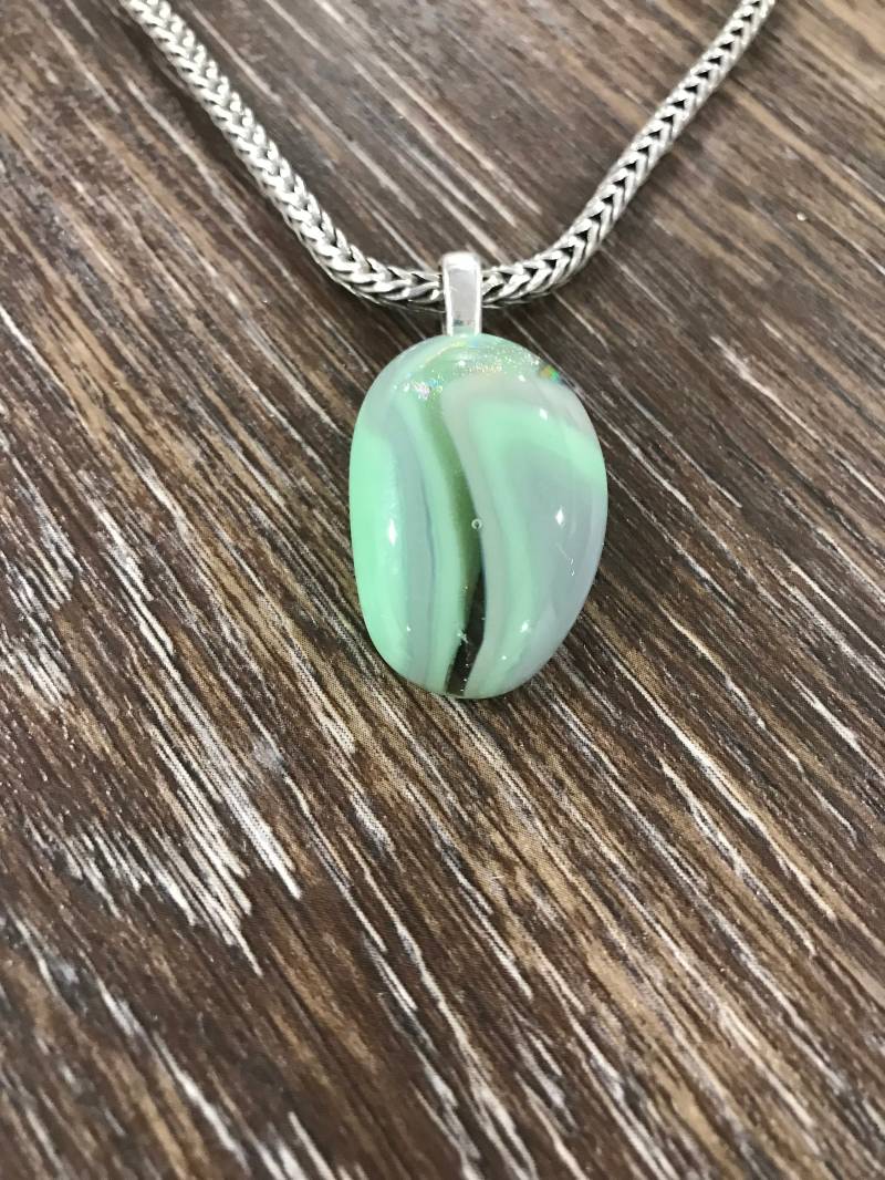 Minzgrün & Grau Swirl Dichroic Glas Anhänger, Kunst Minimal Anhänger Geschenk Für Sie, Minimalist Schmuck von MidwayMercantileCo