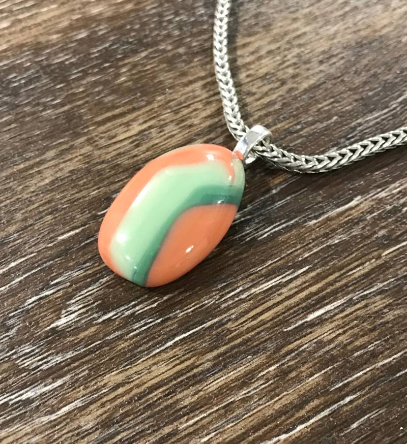 Pfirsich & Grün Geschmolzene Glas Anhänger, Mehrfarbiger Swirl Elegante Frühling Schmuck, Hochzeit Am Strand, Künstliche Stein Anhänger Für Ketten Pfirsich & Grün Geschmolzene Glas Anhänger, Mehrfarbiger Swirl Elegante Frühling Schmuck, Hochzeit Am Strand, Künstliche Stein Anhänger Für Ketten von MidwayMercantileCo