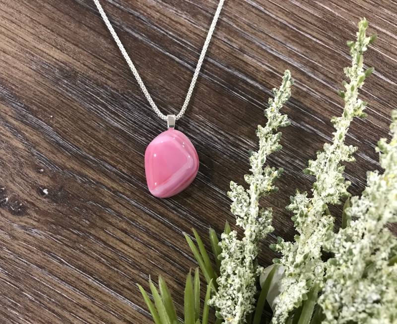 Rosa Marmor Geschmolzenes Glas Anhänger, Simulierte Rosenquarz Stein Anhänger Für Halskette, Hübsch in Rosa Schmuck, Geschenk Tochter Rosa Marmor Geschmolzenes Glas Anhänger, Simulierte Rosenquarz Stein Anhänger Für Halskette, Hübsch in Rosa Schmuck, Geschenk Tochter von MidwayMercantileCo