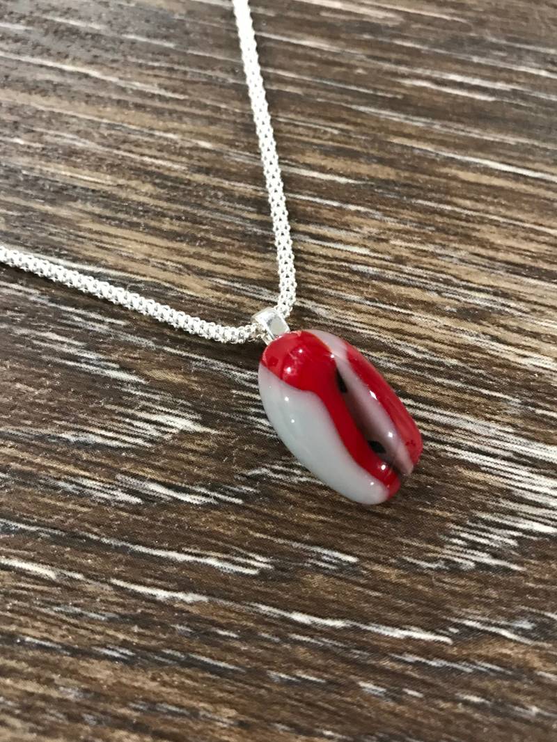 Rot Grau & Schwarz Geschmolzenes Glas Anhänger, Groomsmen Geschenk, Boho Anhänger Für Männer, Unisex Halskette, Schmuck Zubehör Rot Grau & Schwarz Geschmolzenes Glas Anhänger, Groomsmen Geschenk, Boho Anhänger Für Männer, Unisex Halskette, Schmuck Zubehör von MidwayMercantileCo
