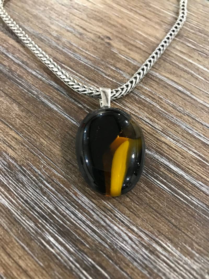 Schwarzer Bernstein & Gold Anhänger, Glas Kunst Schmuck, Einzigartiger Schmuck Für Ihn, Trendiger Schwarzer Bernstein & Gold Anhänger, Glas Kunst Schmuck, Einzigartiger Schmuck Für Ihn, Trendiger von MidwayMercantileCo