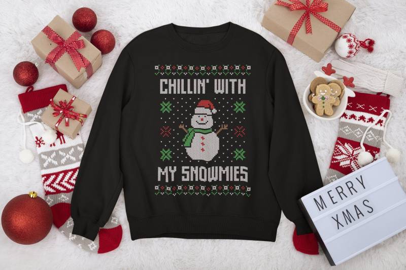 Chillin' With My Snowmies Hässlicher Weihnachtspullover | Lustiger Urlaubspullover Partypullover Weihnachtsgeschenke Für Freunde Xmas von MidwestPrintingCo