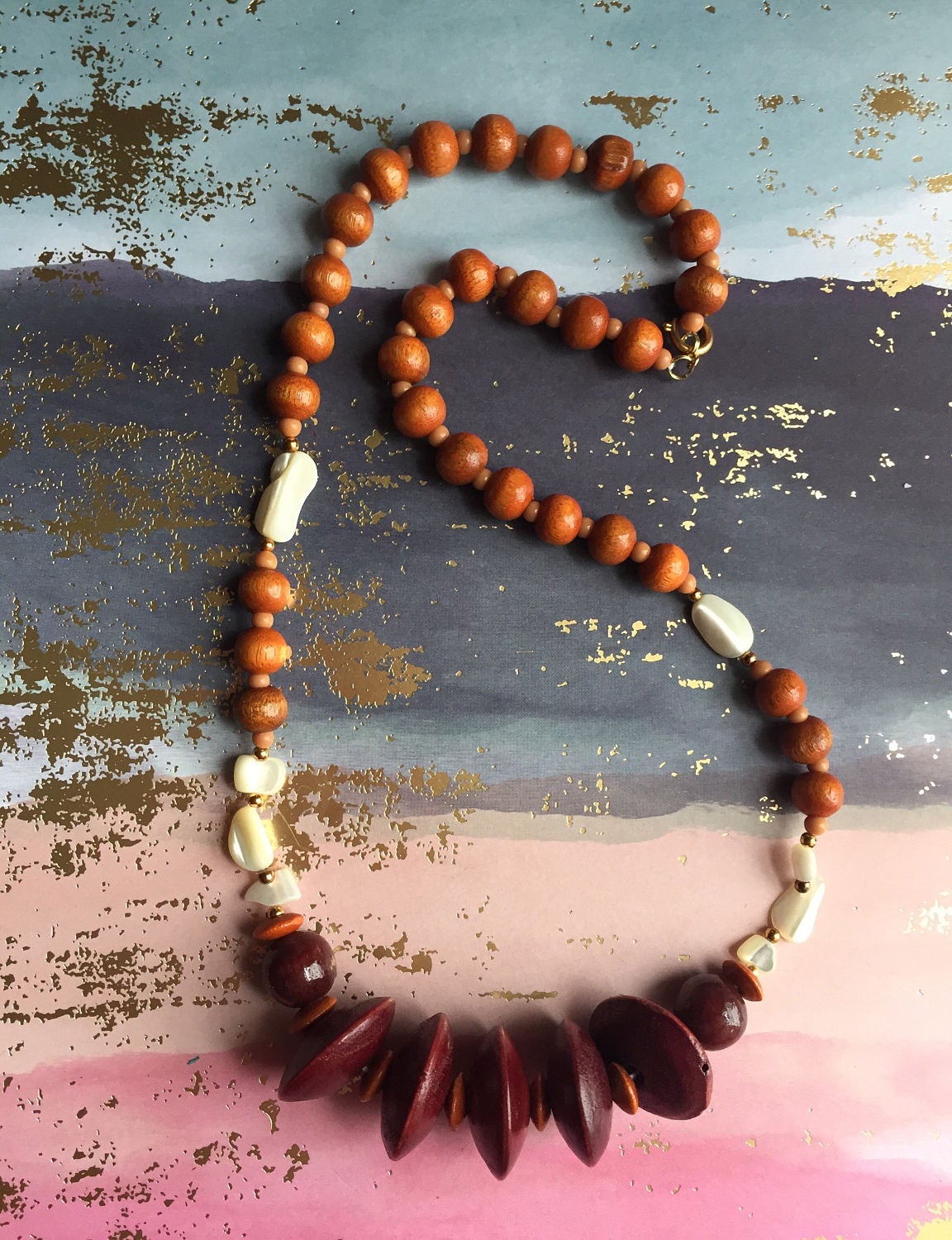 Braun Orange Holz Halskette Weiß Shell Perlen Chunky Vintage Schmuck Statement Stück Braun Orange Holz Halskette Weiß Shell Perlen Chunky Vintage Schmuck Statement Stück von MidwestVintageShop