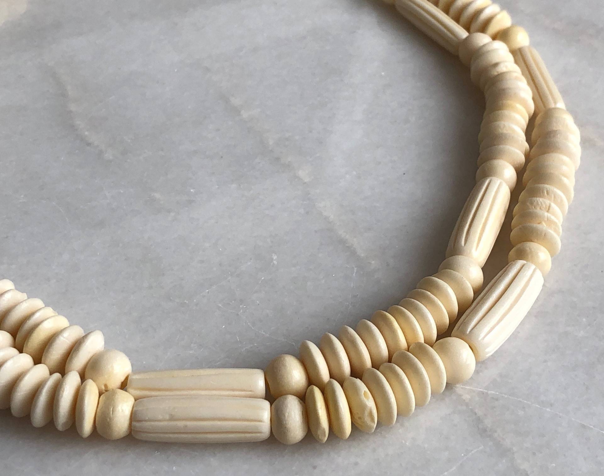 Creme Halskette Perlen Zwei Strang Chunky Vintage Distressed Schmuck Statement Stück Halsband Boho Kleine Creme Halskette Perlen Zwei Strang Chunky Vintage Distressed Schmuck Statement Stück Halsband Boho Kleine von MidwestVintageShop