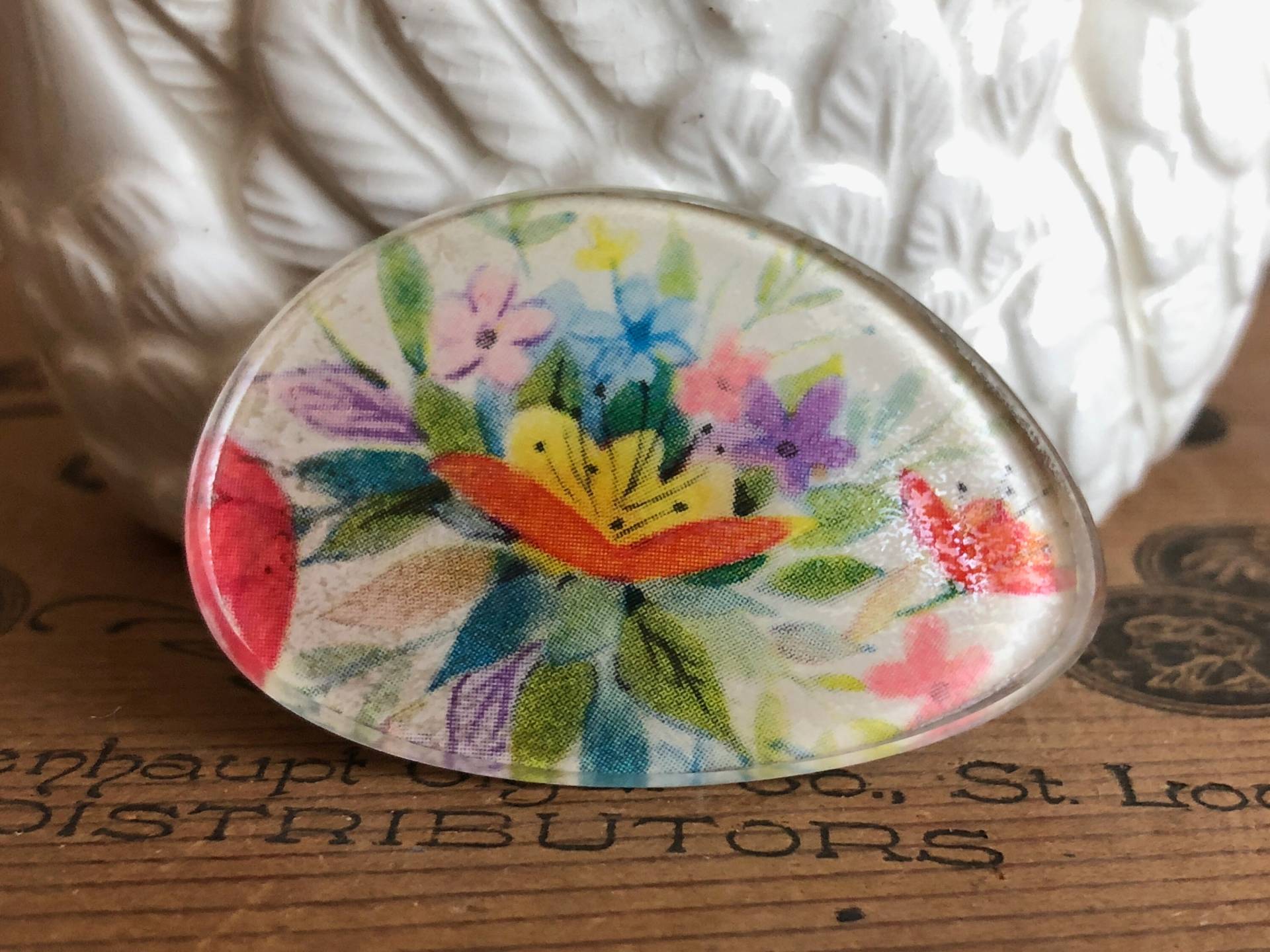 Floral Pin Weiß Brosche Vintage Kleine Schmuck Bemalt Rosa Blau Lila Blume Blütenblätter von MidwestVintageShop