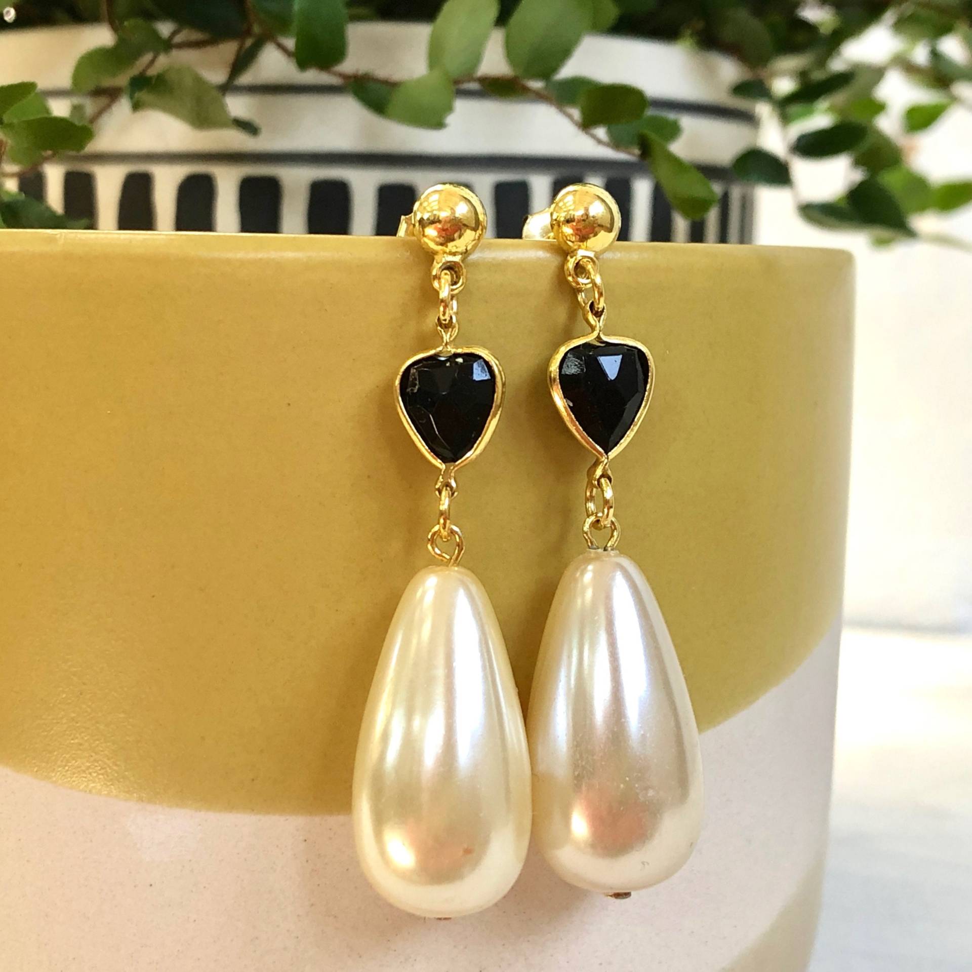 Herz Ohrringe Dangly Faux Perle Teardrop Perlenohrringe Liebe Gold Metall Vintage Schmuck Ohrstecker von MidwestVintageShop