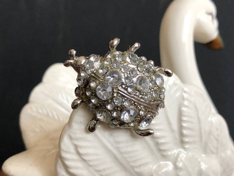 Marienkäfer Pin Brosche Weiß Strass Silber Metall Vintage Schmuck Kleines Geschenk von MidwestVintageShop