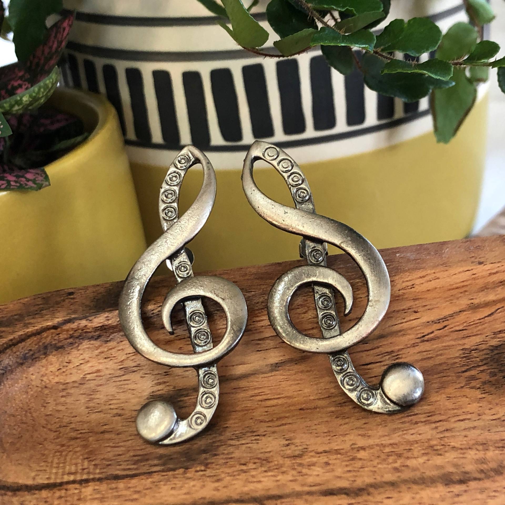 Musik Ohrringe Treble Clef Silber Metall Große Musiker Note Vintage Ohrstecker Schmuck von MidwestVintageShop