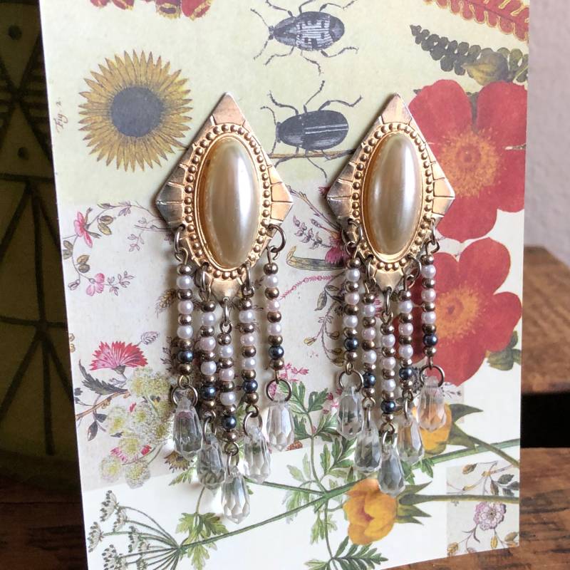 Perlen Ohrringe Dangly Silber Gold Ton Metall Ohrstecker Post Oval Faux Perle Weiße Vintage Distressed Schmuck Weihnachten Perlen Ohrringe Dangly Silber Gold Ton Metall Ohrstecker Post Oval Faux Perle Weiße Vintage Distressed Schmuck Weihnachten von MidwestVintageShop