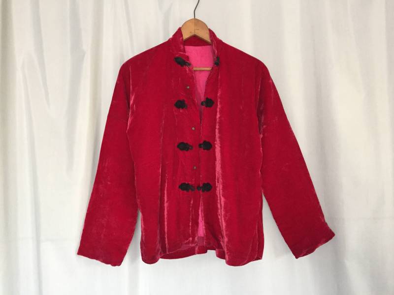 Samt Jacke Magenta Rot Schwarz Knoten Verschlüsse Vintage Distressed Antike Frauen Xs Oder Klein von MidwestVintageShop