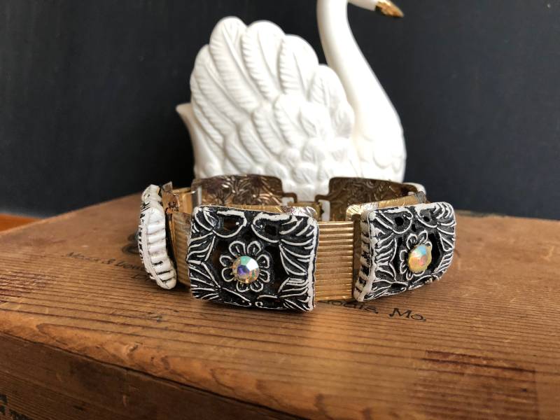 Vintage Armband Gold Metall Strass Rechteckige Perlen Weiß Schwarz Antik Schmuck Vintage Armband Gold Metall Strass Rechteckige Perlen Weiß Schwarz Antik Schmuck von MidwestVintageShop