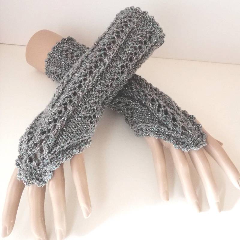Festliche Armstulpen - Grau, Silber, Handgestrickt von MiezesStrickDesign