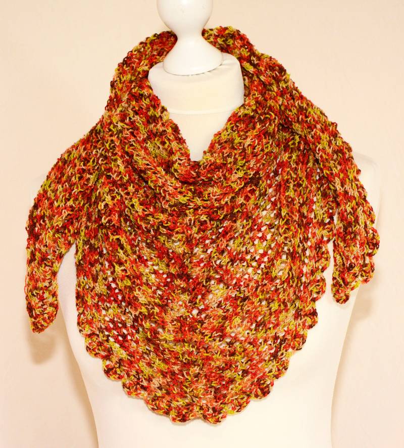 Gestricktes Dreiecktuch, Farbmelange - Rot, Gelb von MiezesStrickDesign