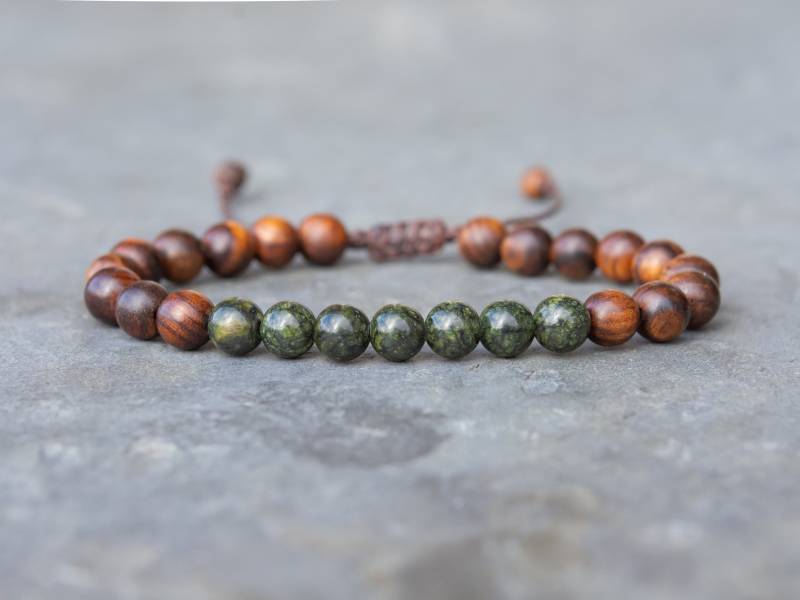 Serpentin Edelstein Armband Mit Rosenholz Perlen - Yoga/Herrenschmuck von MightyMoon