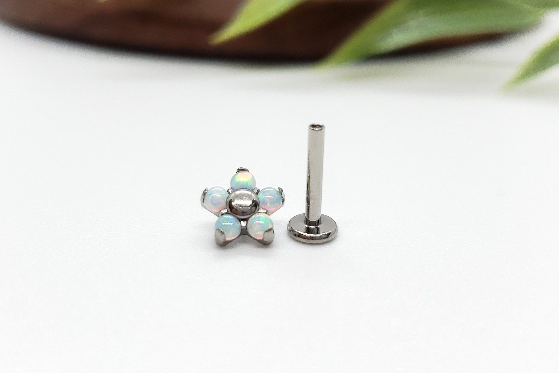 16G 8mm(L Opal Blume Labret Ende Titan Knorpel Piercing 16G 8mm(L Opal Blume Labret Ende Titan Knorpel Piercing von MignonRosefromBPSoem