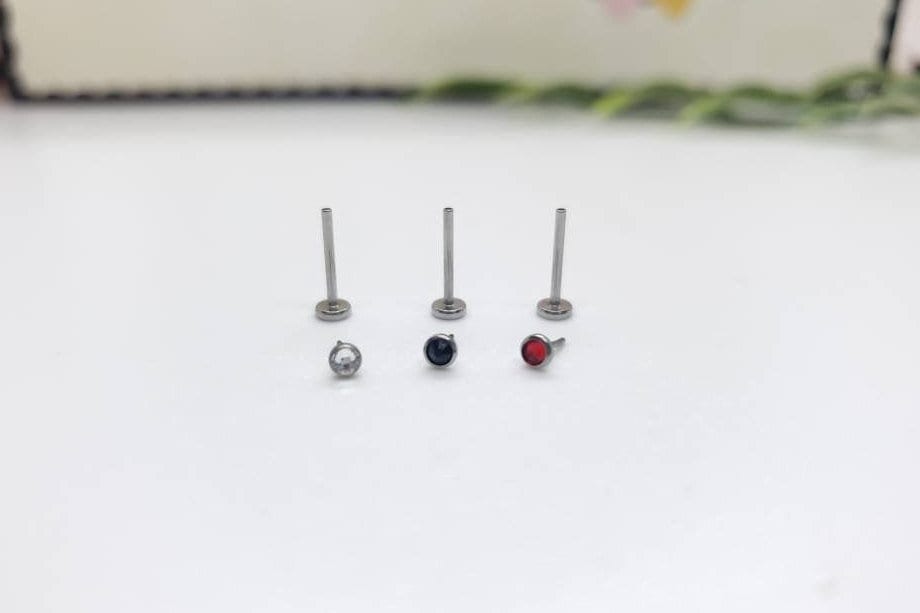 20G8mm2mm Klar, Rot Oder Schwarz Cz Ohrstecker Silber Threadless | Vorderseite Push In Piercing/Chirurgenstahl 20G8mm2mm Klar, Rot Oder Schwarz Cz Ohrstecker Silber Threadless | Vorderseite Push In Piercing/Chirurgenstahl von MignonRosefromBPSoem