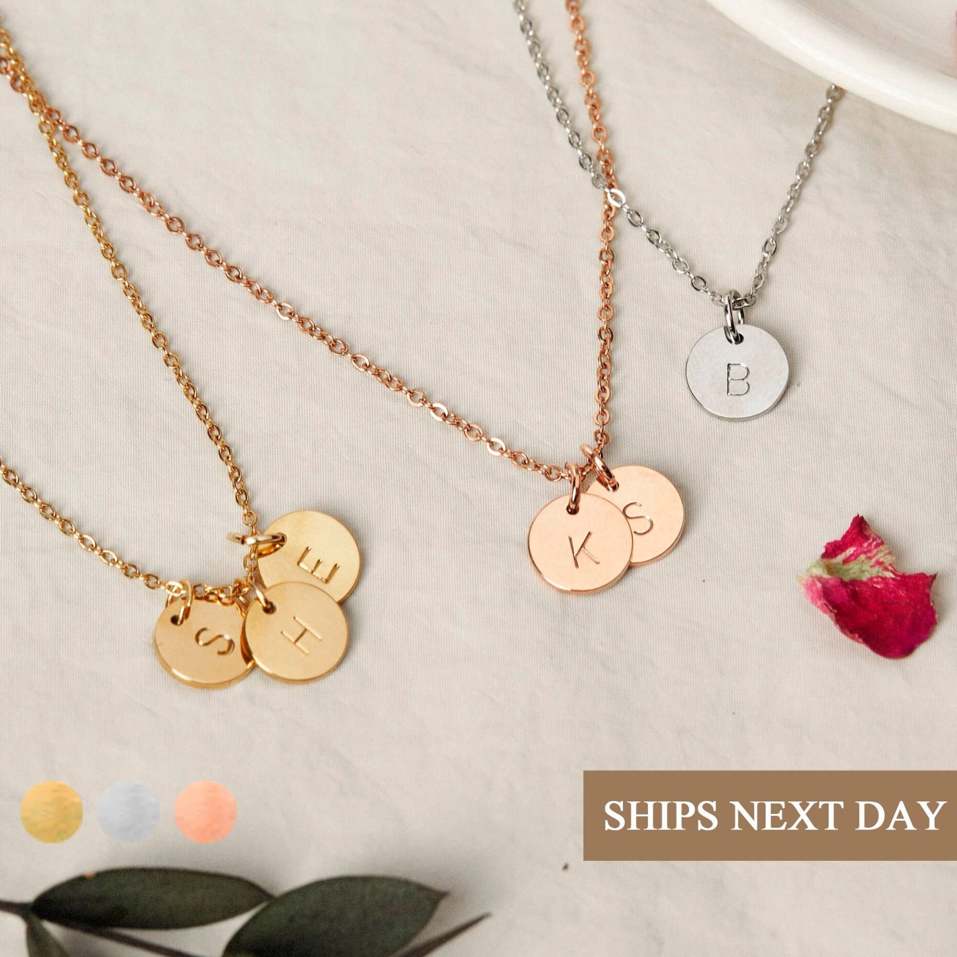 Initialen-Halskette, Goldener Anhänger, Buchstaben-Halskette, Personalisierte Geschenke Für Mama, Schmuck Kinder, Initialen, Namensanhänger von MignonandMignon