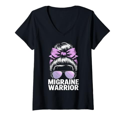 Damen Migräne-Krieger Messy Bun Purple Ribbon Awareness T-Shirt mit V-Ausschnitt Damen Migräne-Krieger Messy Bun Purple Ribbon Awareness T-Shirt mit V-Ausschnitt von Migraine Warrior Awareness Headache Relief