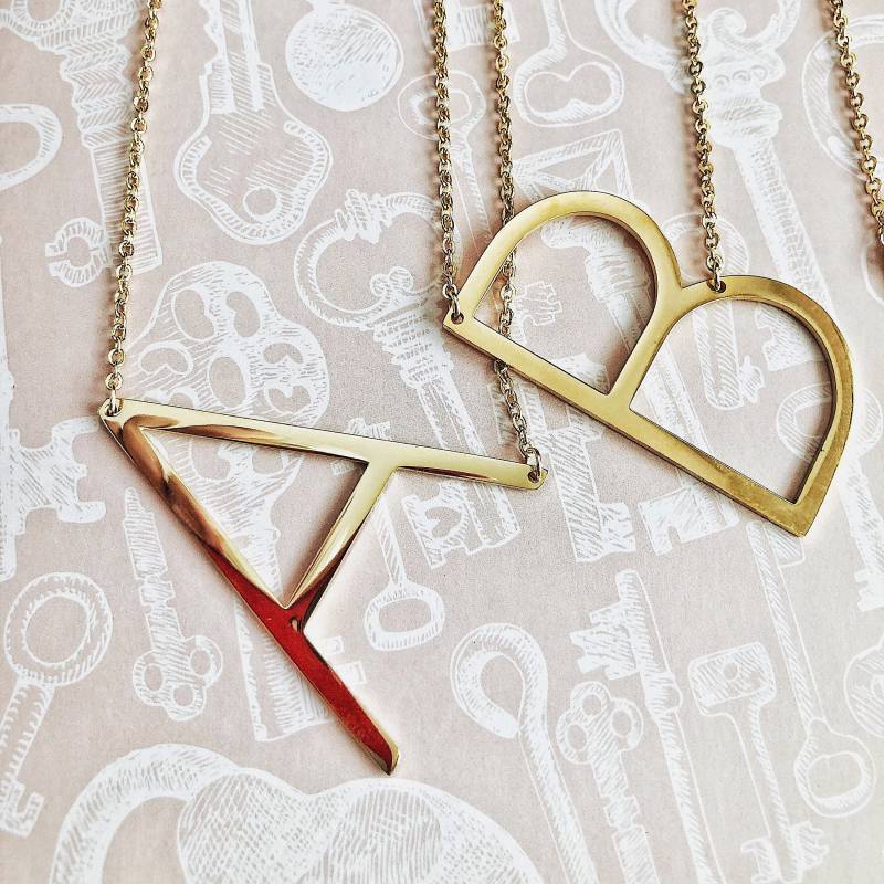 18K Gold Edelstahl Übergroße Initial Halskette von MihaParloByMiha