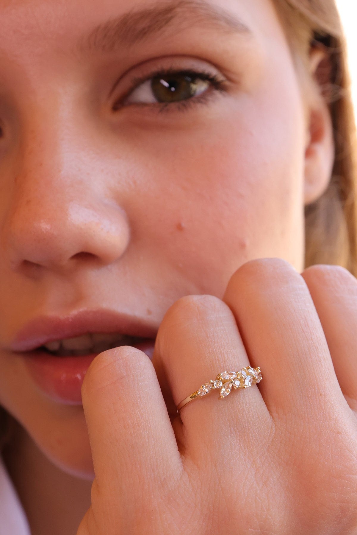 Mihenkler Jewelry 14K Gold Blatt Stein Ring von MihenklerJewellery