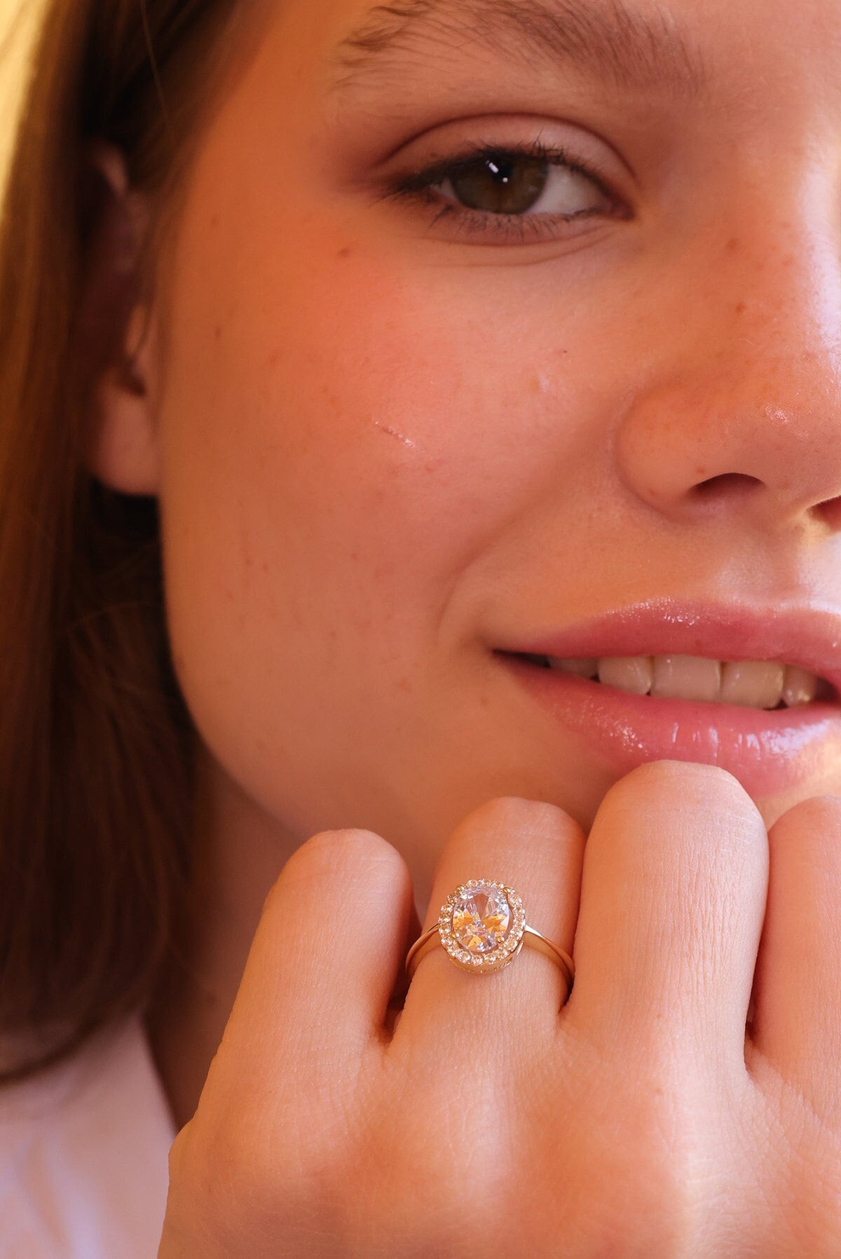 Mihenkler Jewelry 14K Gold Oval Solitär Ring von MihenklerJewellery