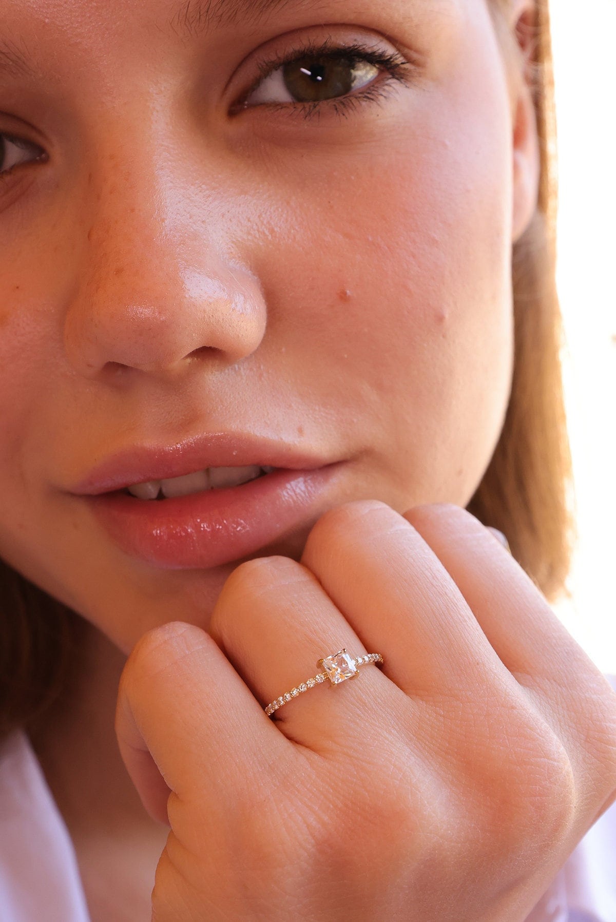 Mihenkler Jewelry 14K Gold Quadrat Solitär Ring von MihenklerJewellery