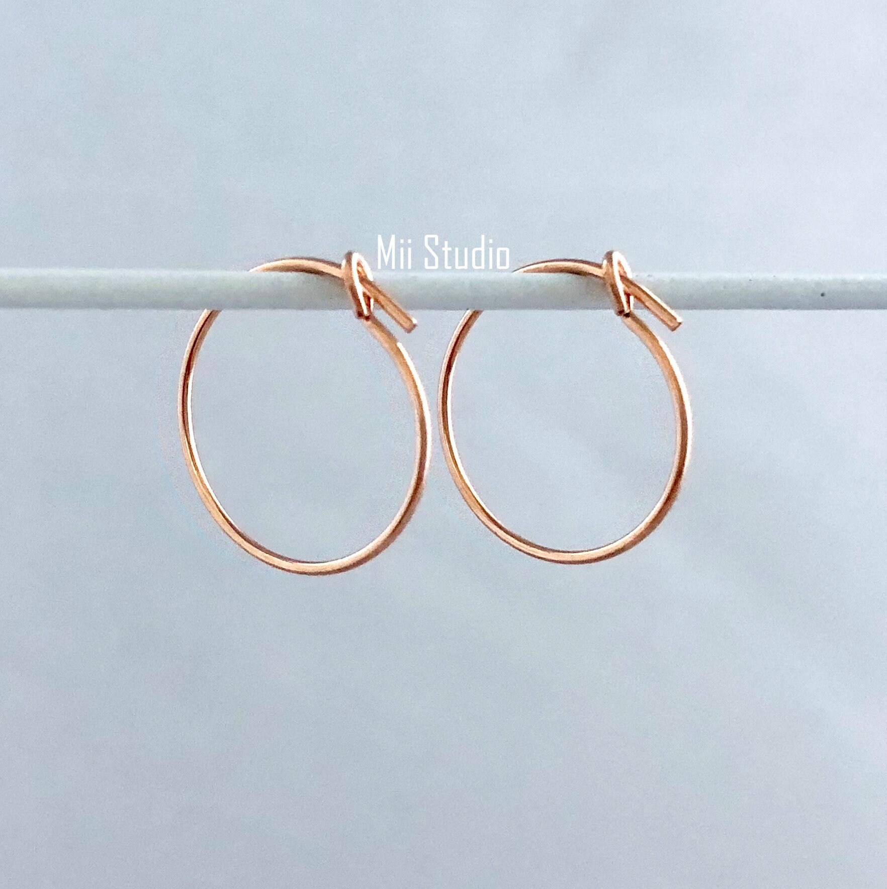 10 Stück 15 Mm 14K Rose Gold Filled Runde Perlen Hoop Ohrring Draht Ohr E77Rg 10 Stück 15 Mm 14K Rose Gold Filled Runde Perlen Hoop Ohrring Draht Ohr E77Rg von MiiStudio