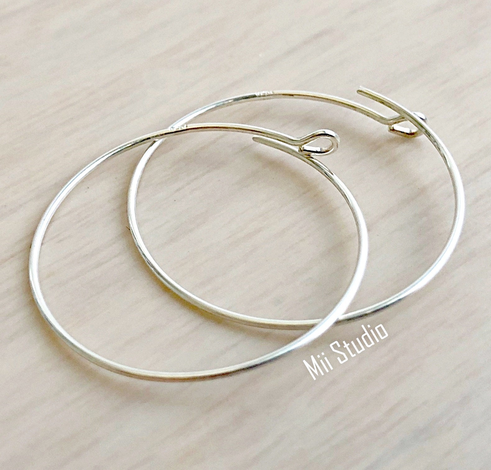 10 Stück 25 Mm Sterling Silber Runde Perlen Ohrring Draht Ohrdraht Ohrhaken E16S 10 Stück 25 Mm Sterling Silber Runde Perlen Ohrring Draht Ohrdraht Ohrhaken E16S von MiiStudio