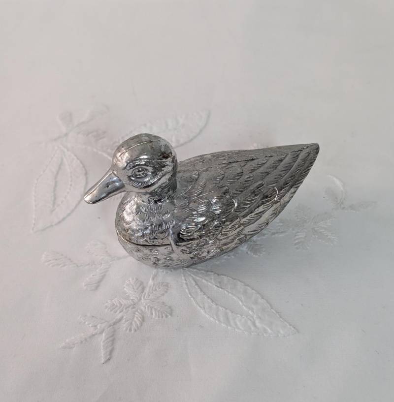 Pillendose Süßstoffdose Ente Silberfarbiges Metall Vintage Pillendose Süßstoffdose Ente Silberfarbiges Metall Vintage von MiieaVintage
