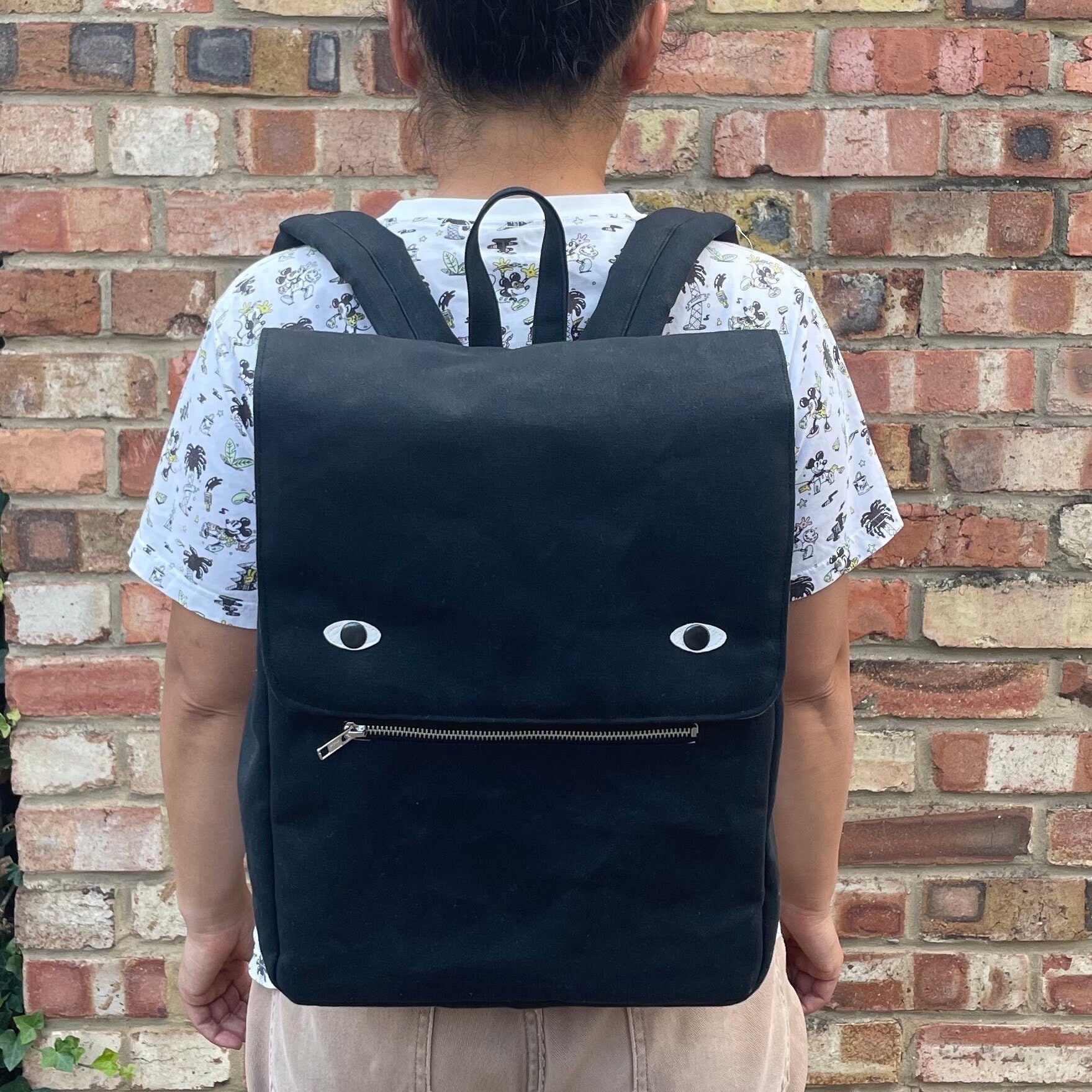 Baumwoll Canvas Rucksack, Schwarz, Blau, Rot, Kleiner Handgemachter Siebdruck Baumwoll Canvas Rucksack, Schwarz, Blau, Rot, Kleiner Handgemachter Siebdruck von MikaBonBon