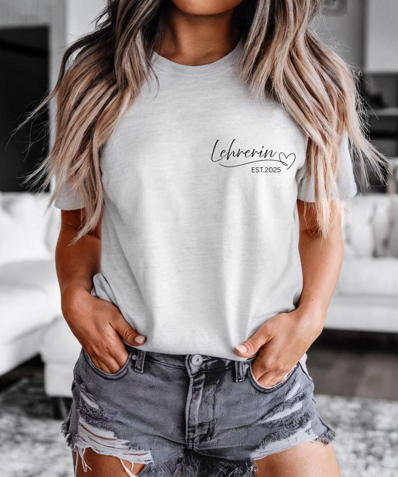 Lehrerin T-Shirt Personalisierbar, Geschenk Für Lehrerinnen, Lehrerinnen Outfit, Abschiedsgeschenk, Schulanfang, Grundschule von MikaxDesigns