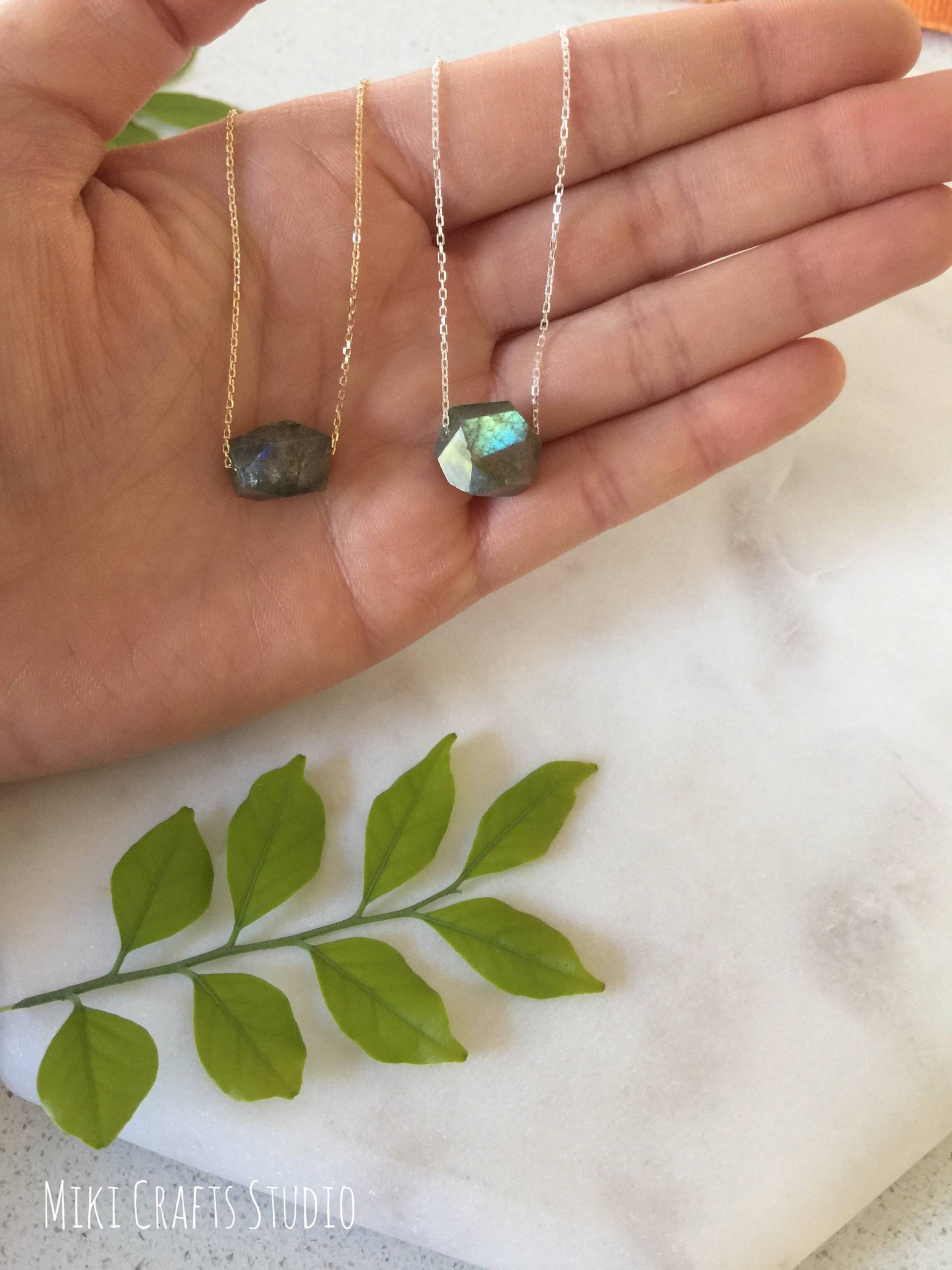Labradorit Stein Anhänger Halskette | Schmuck Edelstein Mondstein von MikiCraftsStudio
