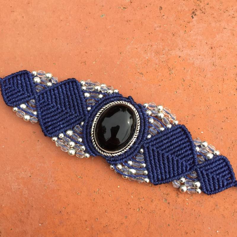 Makramee-Armband Mit Gekräuseltem Onyx Aus 925Er Silber Und Metall Facettierten Perlen - Marineblau von MikisBijoux