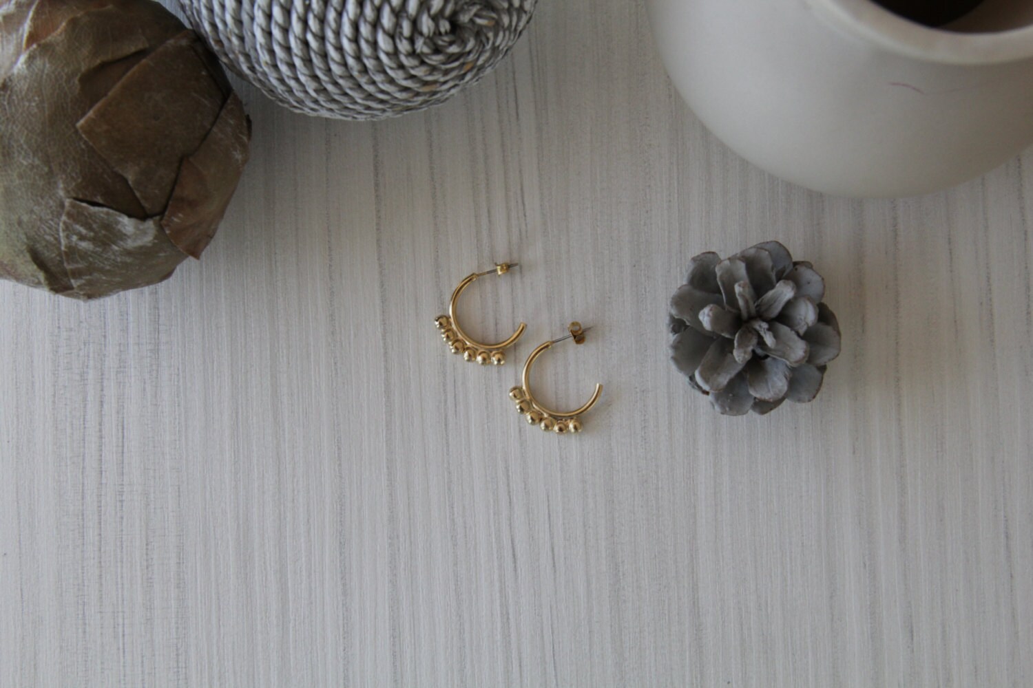 Antik Gold Ohrringe Minimale Ohrringe, Alltags Schmuck, Moderner Filled Creolen, Hoop Huggie Antik Gold Ohrringe Minimale Ohrringe, Alltags Schmuck, Moderner Filled Creolen, Hoop Huggie von MiklanIstanbul
