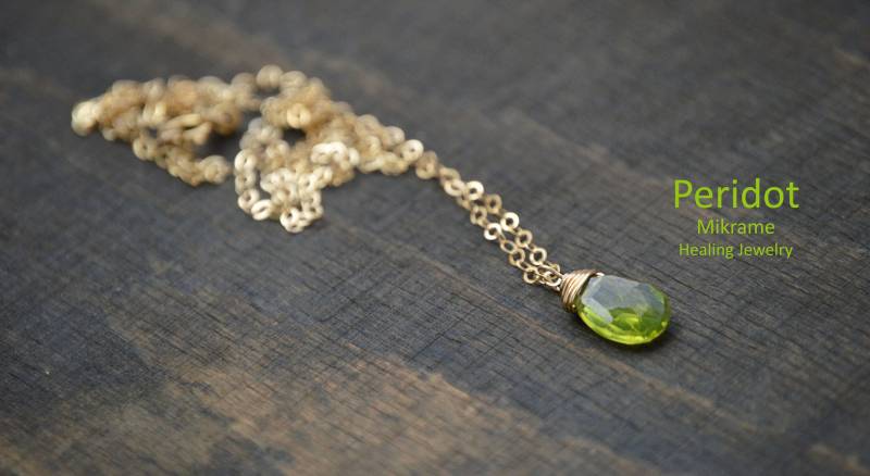 Peridot Anhänger Halskette, Peridot Anhänger, Gold Halskette, Heilstein, Grüner Stein, Peridot, August Geburtsstein, Geschenk Für Sie, Geschenk von Mikrame