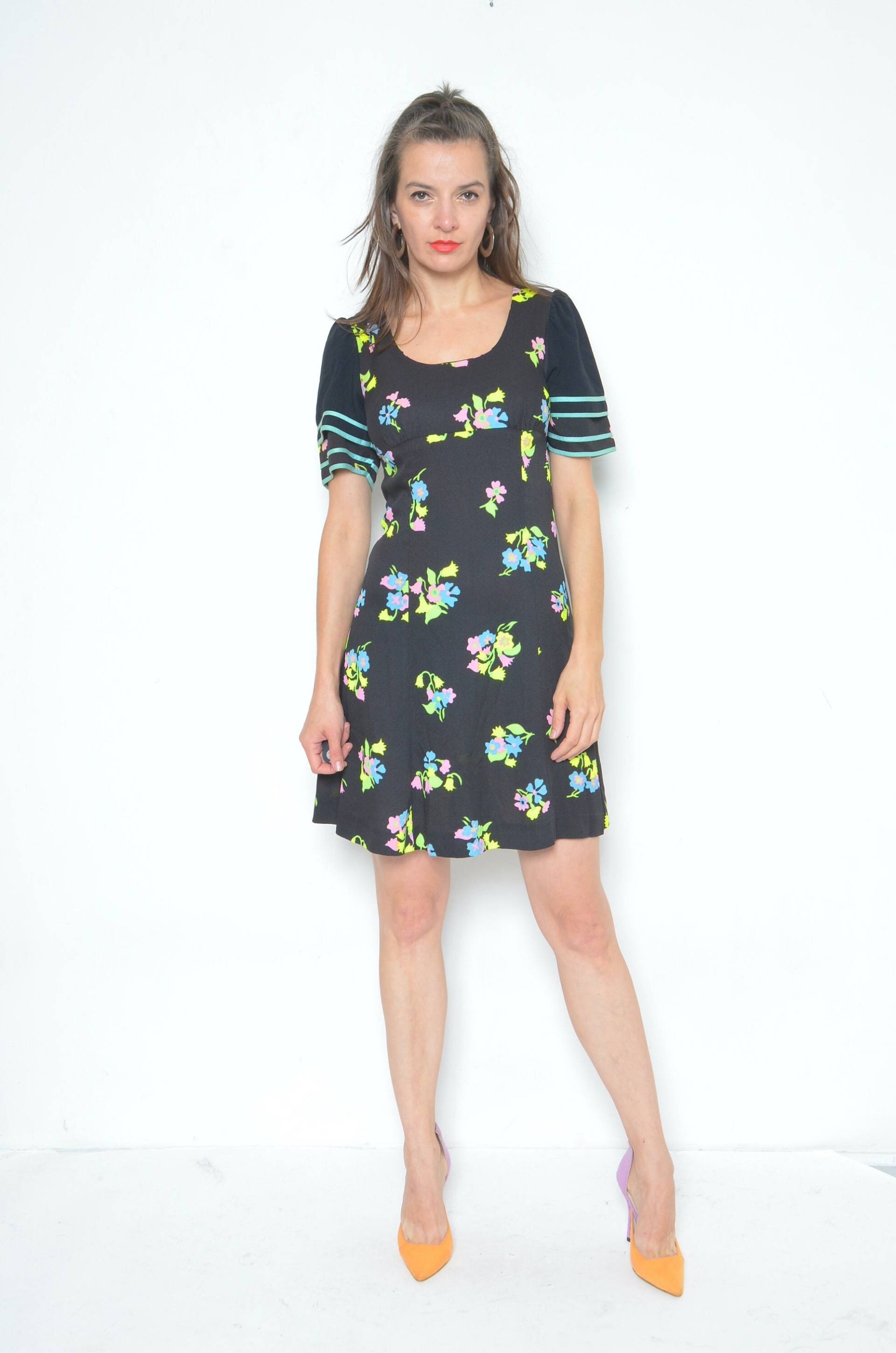 70Er Jahre Floral Mini Kleid Vintage Buntes Blumen Muster, Gr. S von MikseStudio