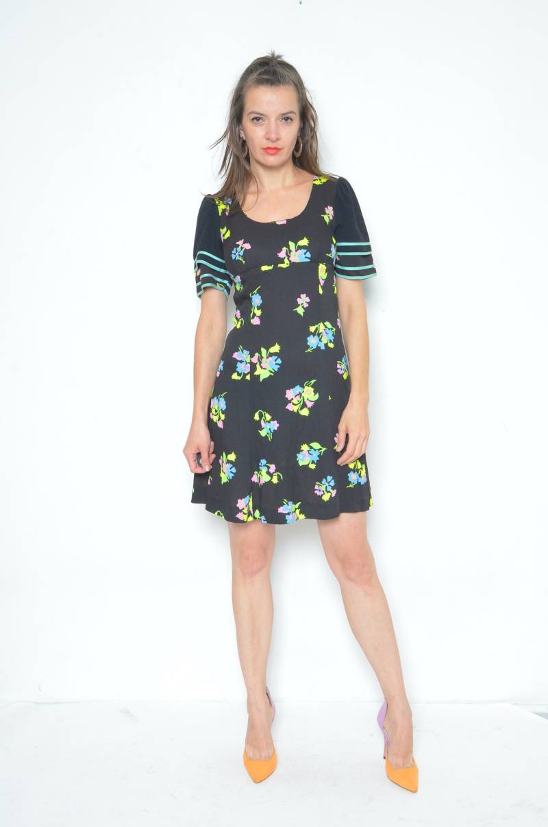 70Er Jahre Floral Mini Kleid Vintage Buntes Blumen Muster, Gr. S von MikseStudio