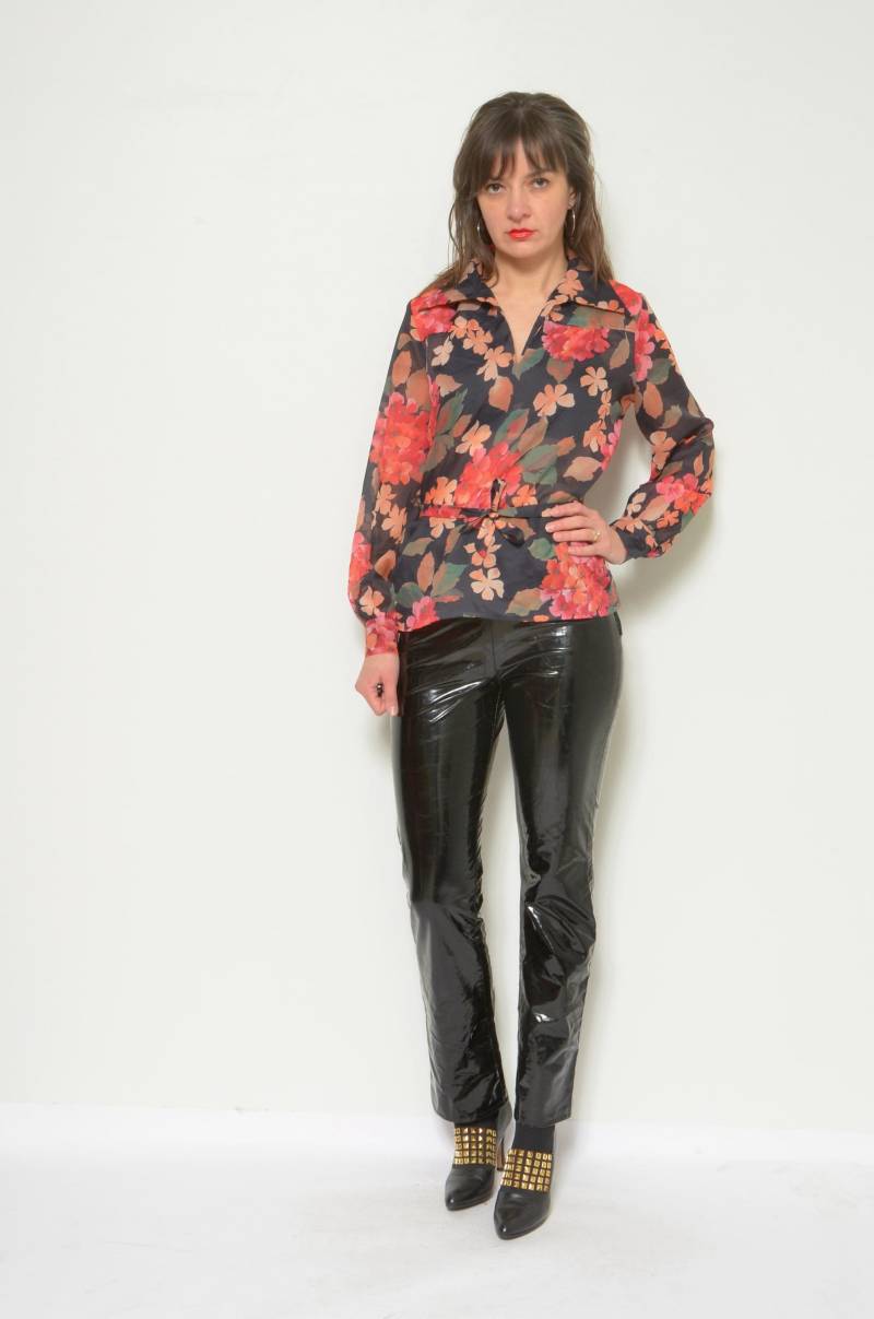 80Er Jahre Floral Schiere Bluse /Vintage Langarm See-Through Tie Taille Top - Größe Medium von MikseStudio